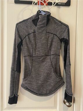 Lululemon running top